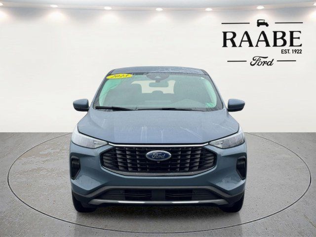 Used 2023 Ford Escape Active w/ Tech Pack #2 AWD/4WD image 2