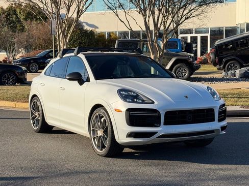Used 2022 Porsche Cayenne Turbo image 1