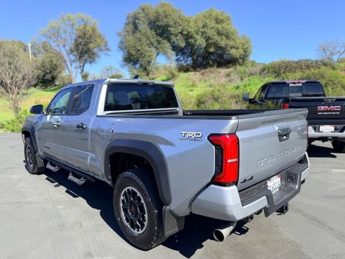Used 2025 Toyota Tacoma TRD Off-Road image 8