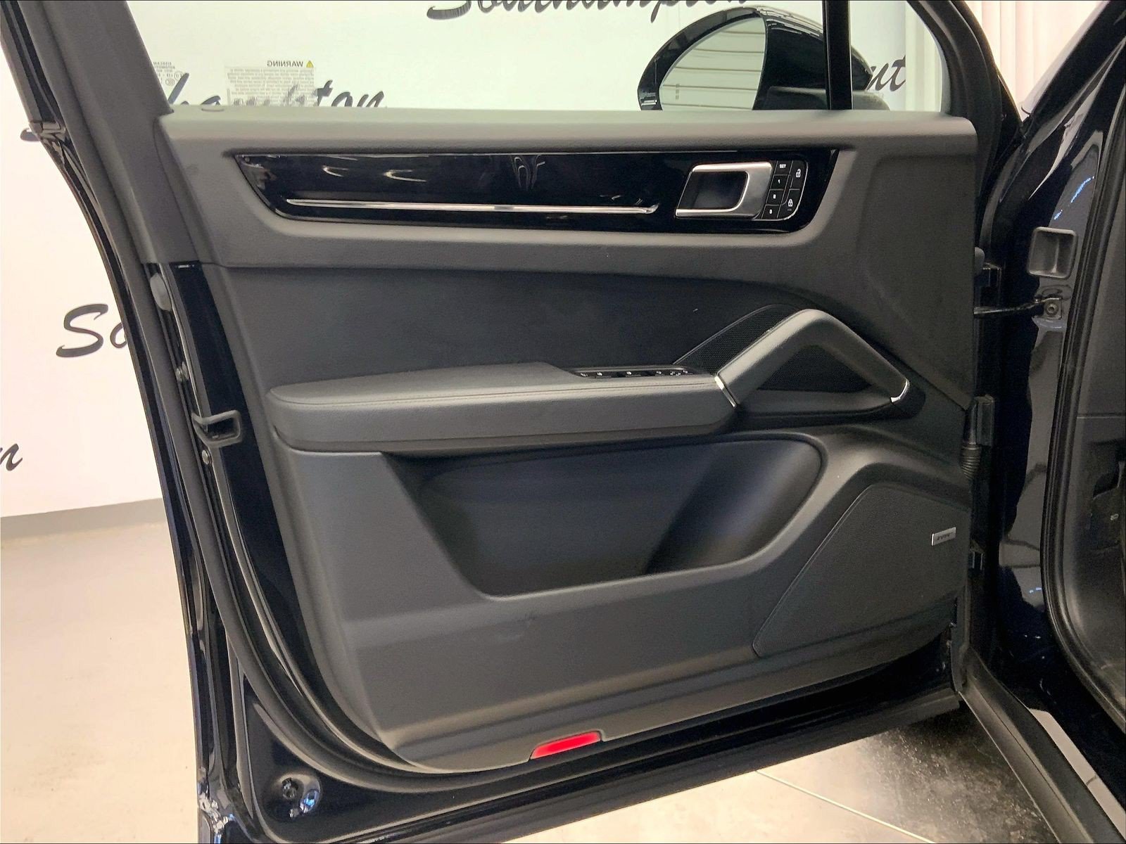 Certified 2023 Porsche Cayenne Platinum Edition AWD/4WD image 28
