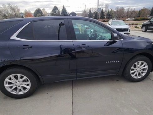 Used 2020 Chevrolet Equinox LT image 2