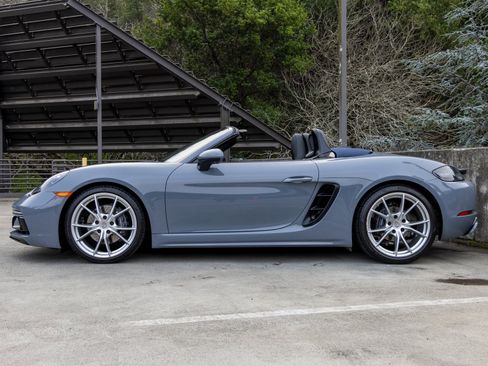 Certified 2024 Porsche 718 Boxster image 2