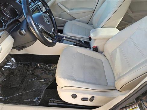 Used 2018 Volkswagen Passat 2.0T SE image 17