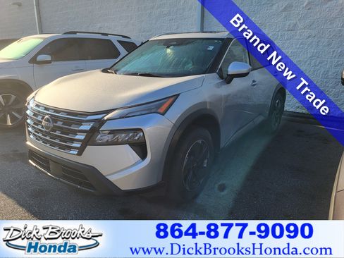 Used 2024 Nissan Rogue SV w/ SV Premium Package FWD image 1