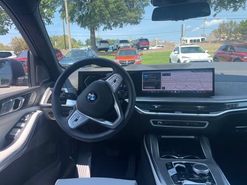 Used 2026 BMW X7 xDrive40i AWD/4WD image 3