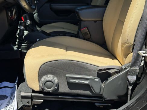 Used 2018 Jeep Wrangler Sport AWD/4WD image 13