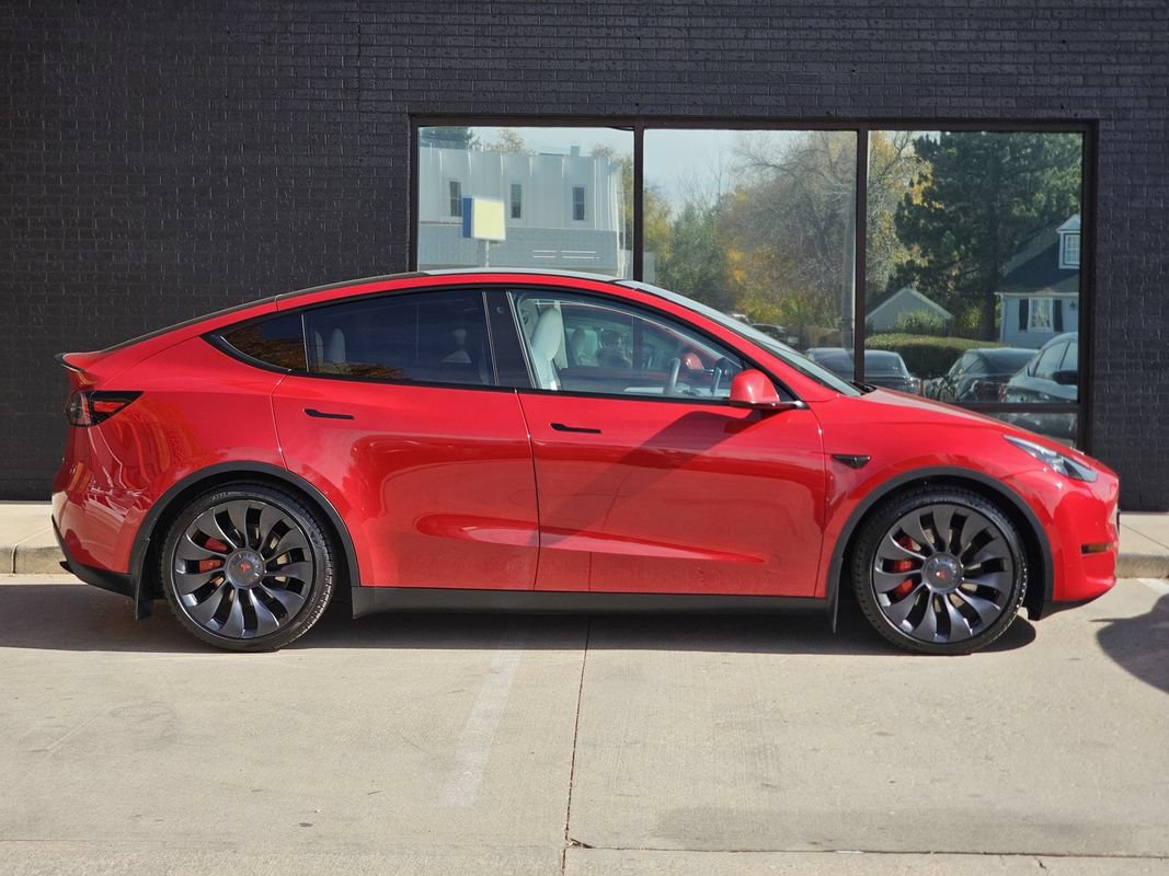 Used 2022 Tesla Model Y Performance AWD/4WD image 9