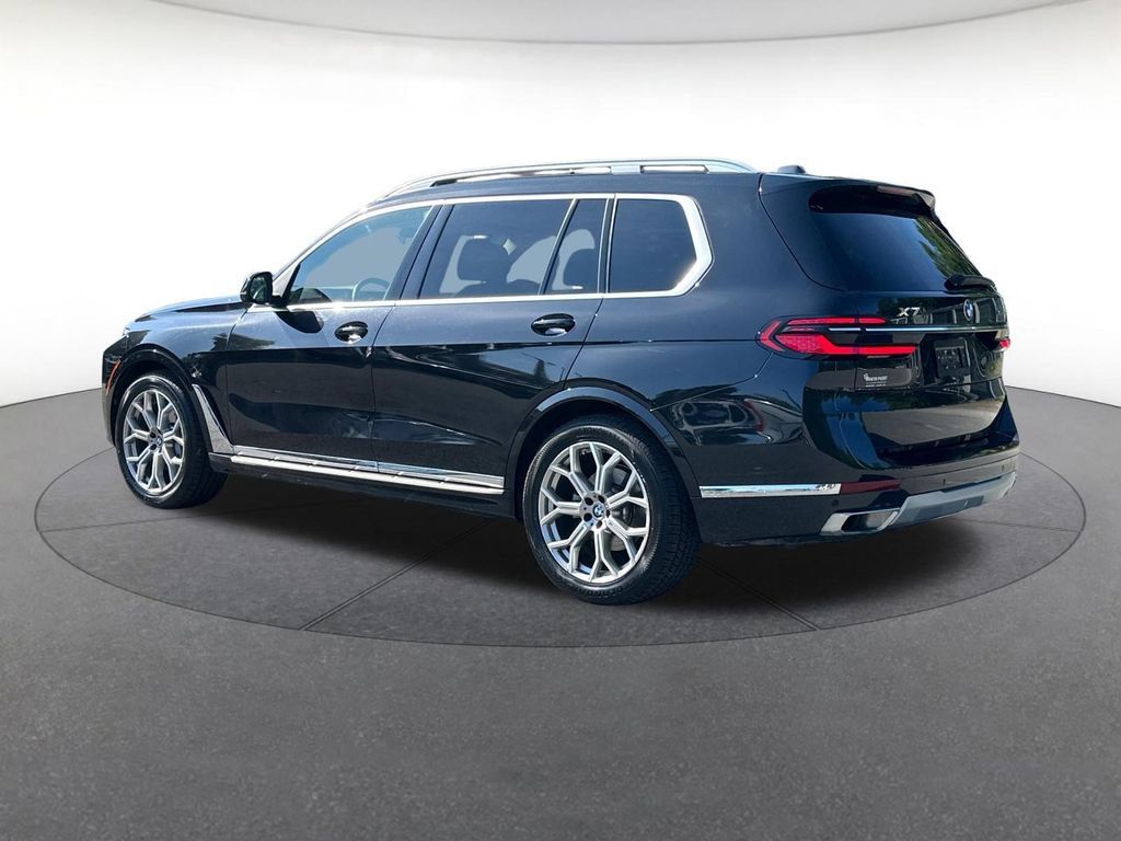 Used 2026 BMW X7 xDrive40i AWD/4WD image 3