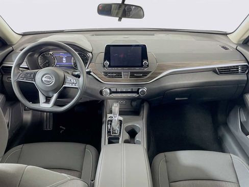 New 2025 Nissan Altima 2.5 SV image 3