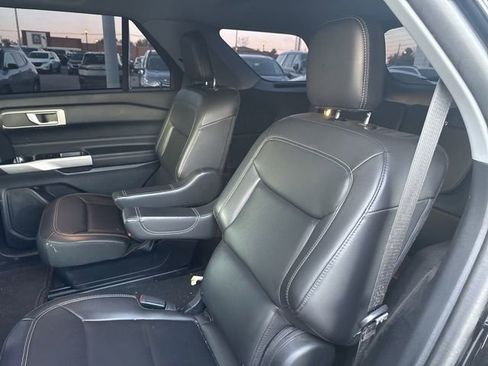 Used 2022 Ford Explorer XLT w/ Equipment Group 202A image 32