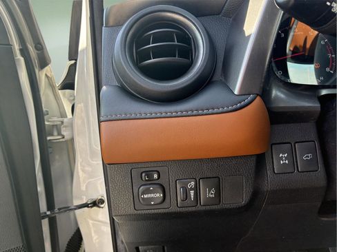 Used 2018 Toyota RAV4 SE w/ Power Extra Value Package AWD/4WD image 12