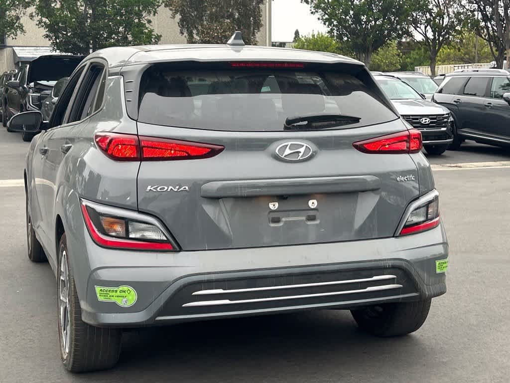 Used 2023 Hyundai Kona SEL FWD image 2
