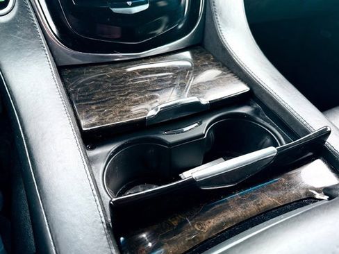 Used 2015 Cadillac Escalade Platinum image 18