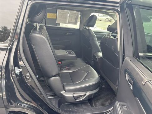 Used 2024 Toyota Highlander XLE image 21