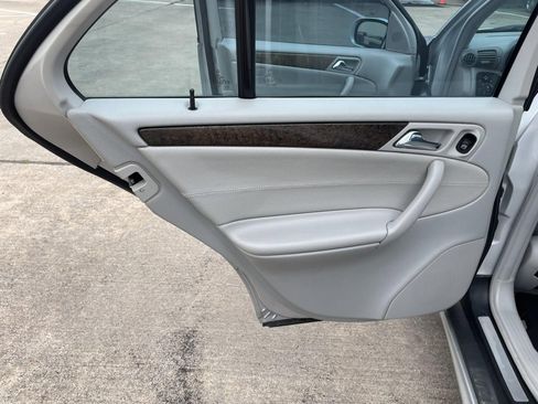 Used 2007 Mercedes-Benz C 230 Sedan image 14