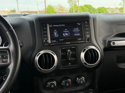 Used 2018 Jeep Wrangler Unlimited Sahara AWD/4WD image 21