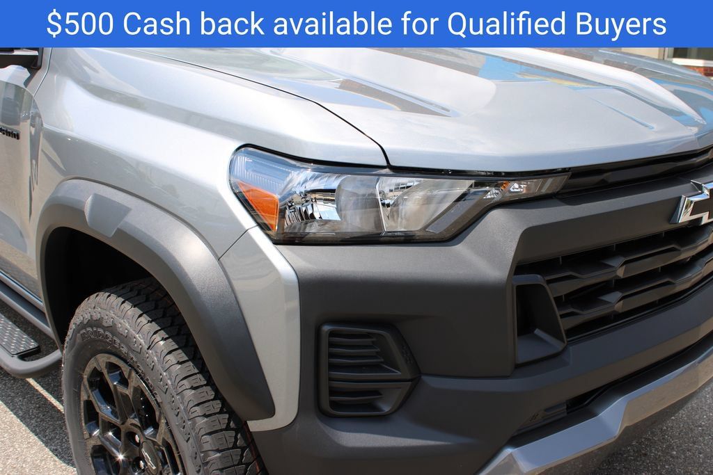 New 2026 Chevrolet Colorado Trail Boss w/ Midnight Edition AWD/4WD image 2