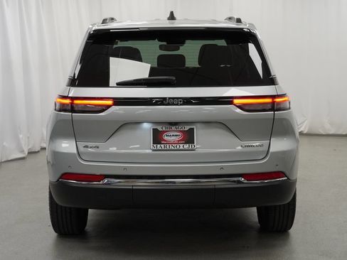 Certified 2022 Jeep Grand Cherokee Laredo w/ Luxury Tech Group I AWD/4WD image 12
