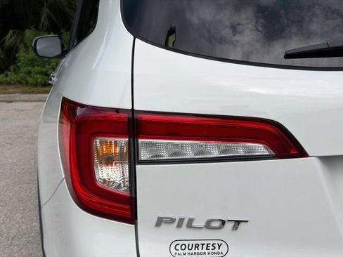 Used 2021 Honda Pilot Touring image 10