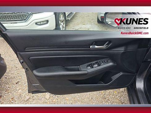 Used 2024 Nissan Altima 2.5 SV image 31