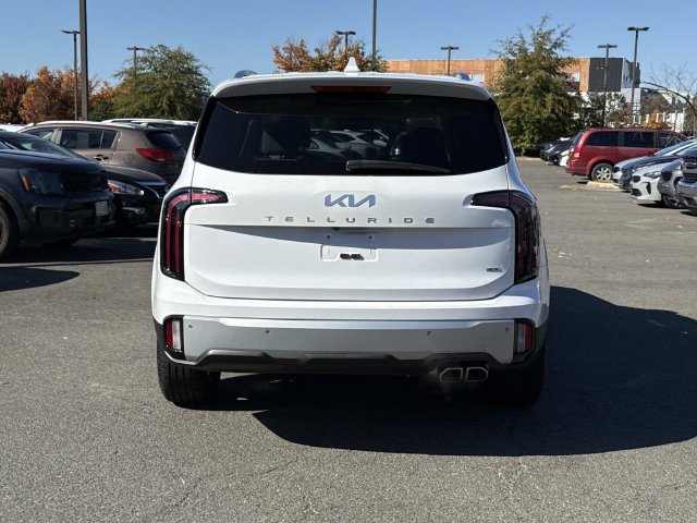 Used 2024 Kia Telluride EX w/ EX Captain's Chair Package AWD/4WD image 3
