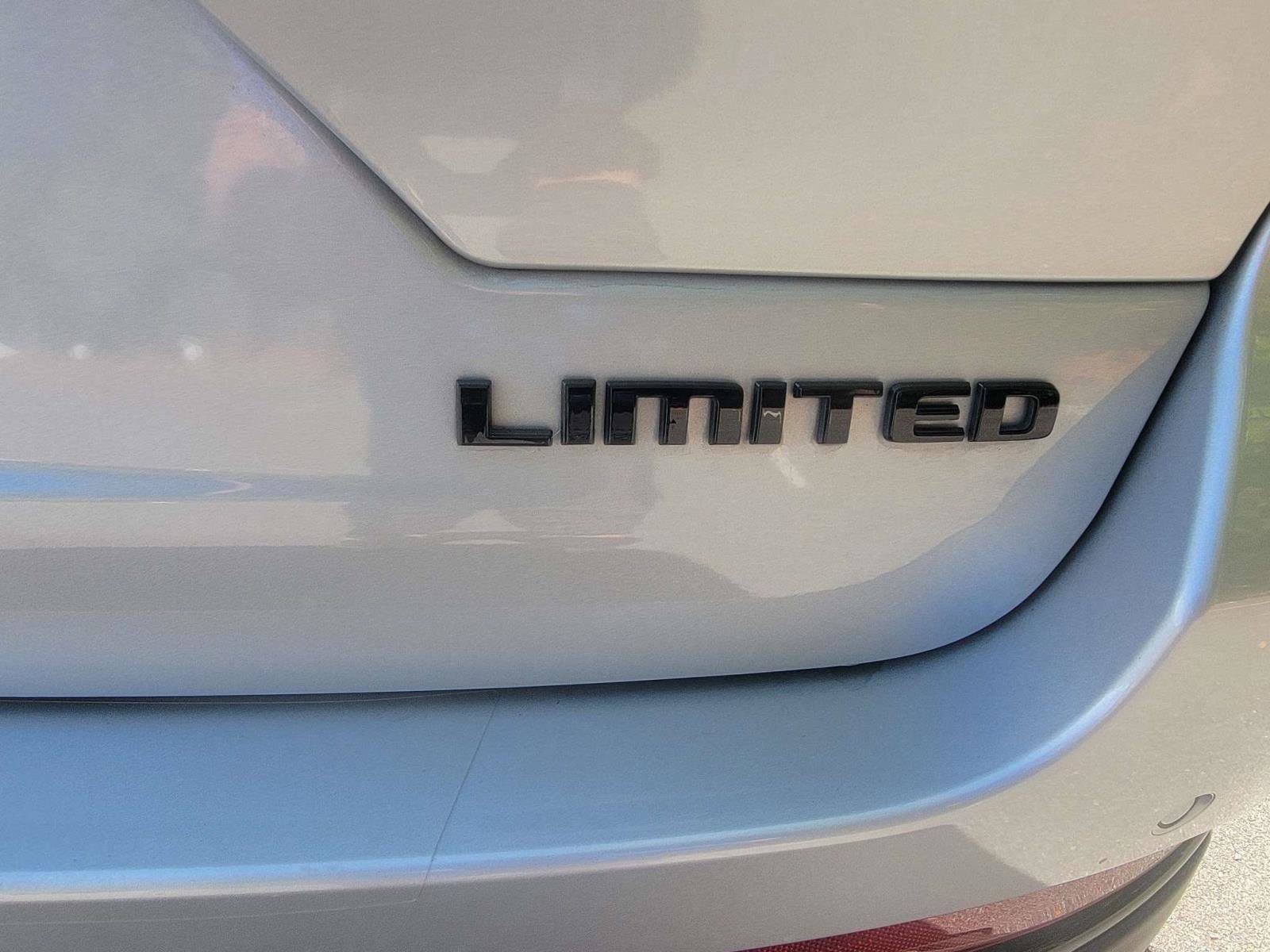 Certified 2025 Jeep Grand Cherokee Limited w/ Luxury Tech Group II RWD image 25