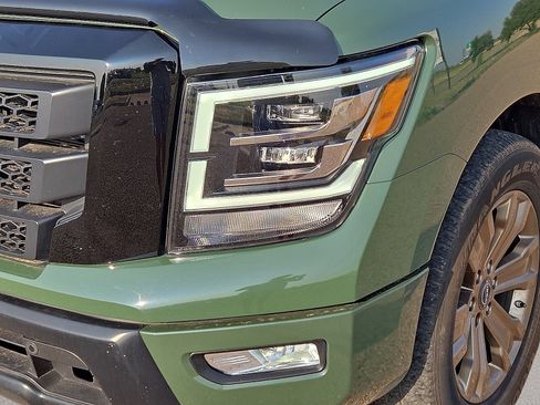 Used 2024 Nissan Titan SV w/ SV Bronze Edition Package RWD image 9