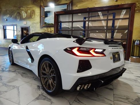 Used 2024 Chevrolet Corvette Stingray Premium Conv w/ Z51 Performance Package image 10