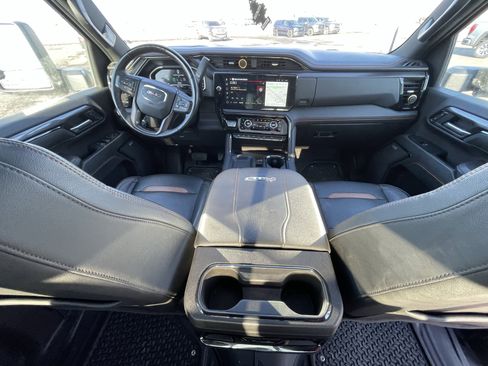 Used 2024 GMC Sierra 2500 AT4 w/ Technology Package image 9