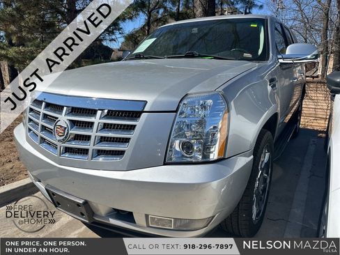 Used 2013 Cadillac Escalade Luxury image 1