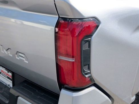 Used 2025 Toyota Tacoma SR5 AWD/4WD image 11