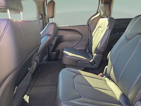 New 2026 Chrysler Voyager LX FWD image 21