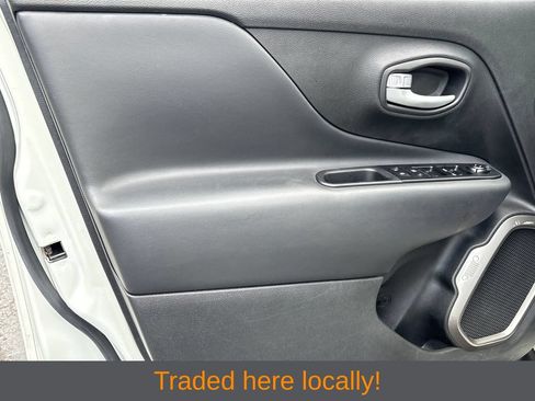 Used 2023 Jeep Renegade Latitude AWD/4WD image 3