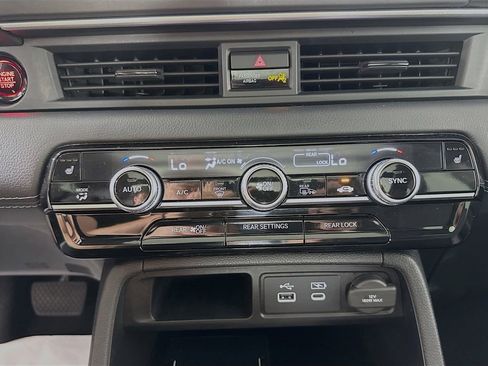 Used 2023 Honda Pilot Touring image 14