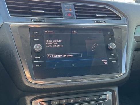 Used 2018 Volkswagen Tiguan SEL Premium image 36