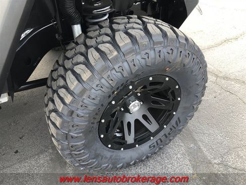 Used 2012 Jeep Wrangler Rubicon w/ Connectivity Group AWD/4WD image 23