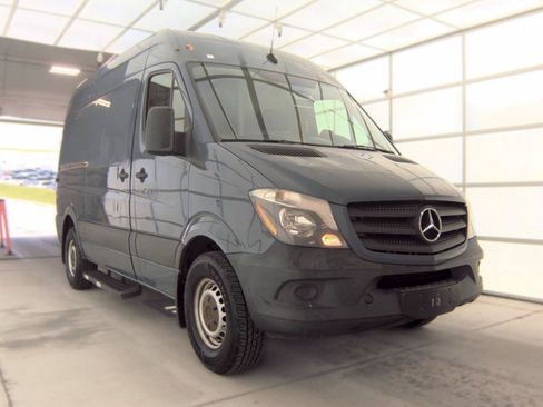 Used 2018 Mercedes-Benz Sprinter 2500 image 3
