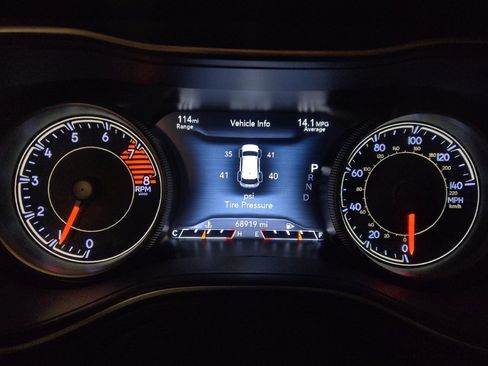 Used 2019 Jeep Cherokee Trailhawk w/ Cold Weather Group image 23