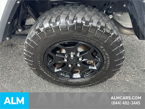 Used 2022 Jeep Gladiator Willys image 22