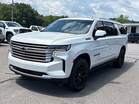 Used 2024 Chevrolet Suburban High Country AWD/4WD image 4