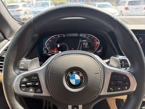 Used 2022 BMW X7 xDrive40i w/ M Sport Package AWD/4WD image 13