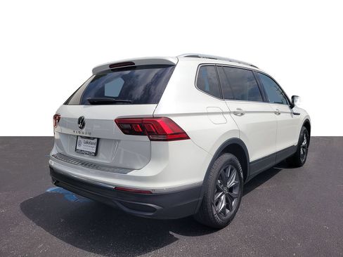 Used 2023 Volkswagen Tiguan SE FWD image 3
