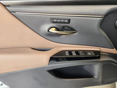 Certified 2025 Lexus ES 350 w/ Premium Package FWD image 22