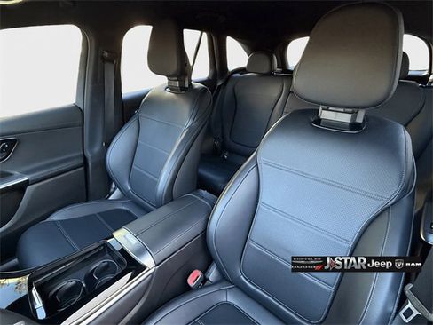 Used 2024 Mercedes-Benz GLC 300 GLC 300 image 12