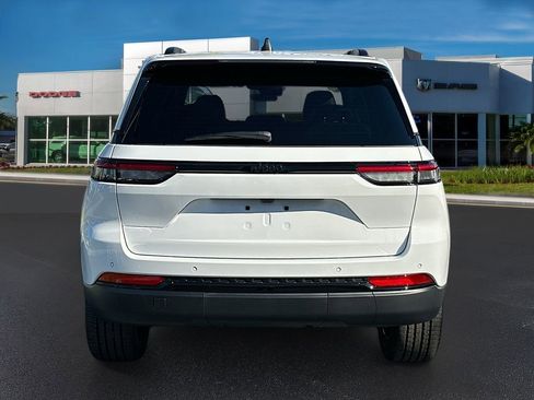 New 2025 Jeep Grand Cherokee Laredo image 7