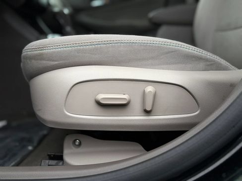 Used 2018 Chevrolet Cruze LT w/ Convenience Package FWD image 38