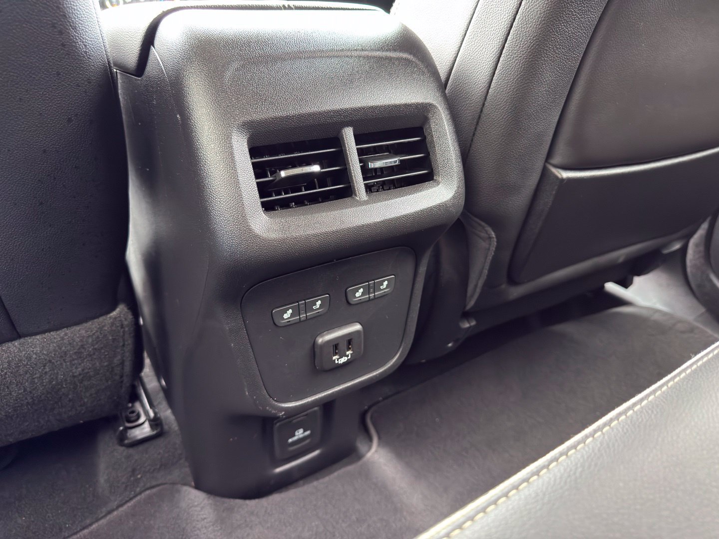 Used 2019 GMC Terrain Denali w/ LPO, 'HIT The Road' Package AWD/4WD image 27
