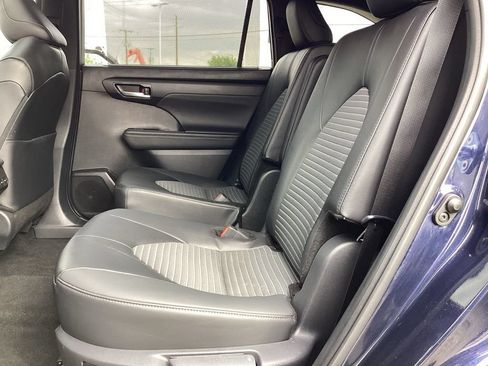 Used 2025 Toyota Highlander XSE AWD/4WD image 17