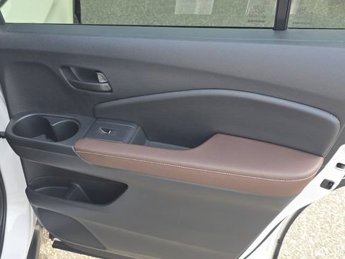 Used 2025 Honda Passport EX-L image 13