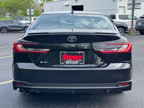 Used 2025 Toyota Camry SE FWD image 6